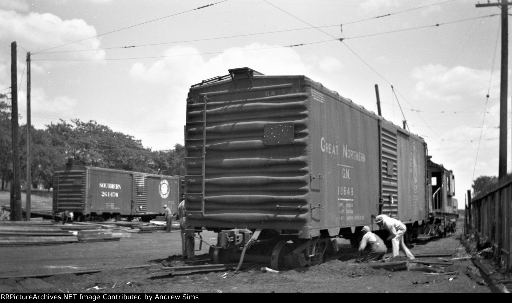 Rerailing Boxcar